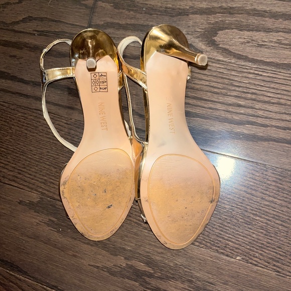 Stunning gold Nine West heels - Picture 3 of 5